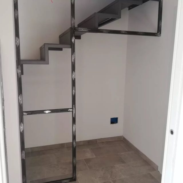 Progetto di scala in metallo su misura.